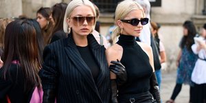Street style stars ποζάρουν στους δρόμους της πόλης/ Φωτογραφία: Shutterstock
