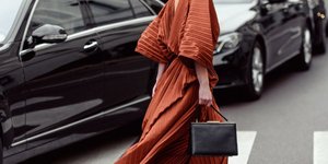 Street style εμφάνιση/ Φωτογραφία: Shutterstock