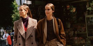 Street style stars ποζάρουν στο φακό/ Φωτογραφία: & Other Stories