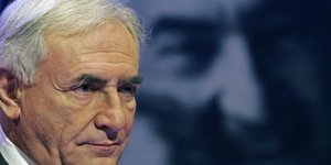 Στρος Καν: Η Ελλάδα πρέπει να μείνει πάση θυσία στην Ευρωζώνη