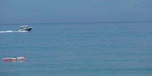 Γυναίκα στην θάλασσα/ Φωτογραφία: Eurokinissi
