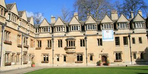 Το ανώτατο όριο των διδάκτρων για εγχώριους φοιτητές και όσους είναι από χώρες της ΕΕ θα παραμείνει στις 9.250 λίρες / Pixabay