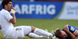 Αδιόρθωτος ο Σουάρες – Δάγκωσε ποδοσφαιριστή για δεύτερη φορά [βίντεο]