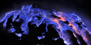 Γαλάζια ηφαίστεια στην Ινδονησία: Οι μαγευτικές χημικές αντιδράσεις του θείου [ε