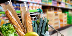 Καλάθι σε σούπερ μάρκετ/Φωτογραφία: Shutterstock