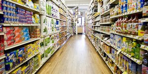 Πέφτει η καταναλωτική εμπιστοσύνη στην Ελλάδα -Δάνεια και χρέη απορροφούν τα χρή