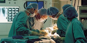 Σοκ στο χειρουργείο: Την τελευταία του πνοή άφησε ο γιατρός την ώρα της επέμβαση