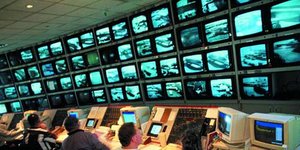 Πώς η τρόικα βλέπει τα πάντα στην Ελλάδα
