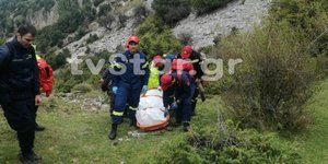 H ανάσυρση της σωρού του βοσκού από την 7η ΕΜΑΚ στον Αλμυρό