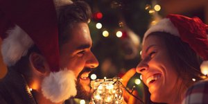 Ζευγάρι σε τρυφερές στιγμές/ Φωτογραφία: Shutterstock