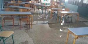 Απίστευτες εικόνες σε δημοτικό σχολείο της Αθήνας -Πλημμύρισαν τέσσερις αίθουσες