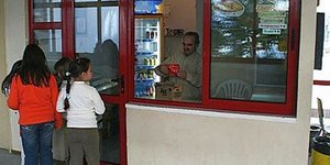 Μειωμένες φέτος οι τιμές στα κυλικεία – Αναλυτικά οι τιμές των ειδών