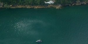 Ελικόπτερα και αεροσκάφη ερευνούν την περιοχή του δυστυχήματος (Φωτογραφία: ΑΡ)