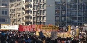 Σε εξέλιξη το αντιρατσιστικό συλλαλητήριο στην Ομόνοια [εικόνα]