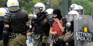 Στην δημοσιότητα οι φωτογραφίες όσων συνελήφθησαν στα επεισόδια στο Σύνταγμα