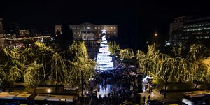 Κανένας άλλος λαός της ΕΕ δεν υποδέχεται με τόση απαισιοδοξία το νέο έτος όσο η Έλληνες (Φωτογραφία: ΑΡ/Petros Giannakouris)