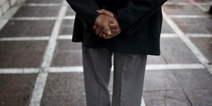 Συνταξιούχος στο κέντρο της Αθήνας/Φωτογραφία: AP
