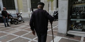 Γερμανικό ρεπορτάζ για τους Ελληνες συνταξιούχους/ Φωτογραφία: EUROKINISSI- ΓΙΑΝΝΗΣ ΠΑΝΑΓΟΠΟΥΛΟΣ