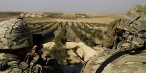 Αμερικανοί στρατιώτες σε φυλάκιο στη Μανμπίτζ της βορειοανατολικής Συρίας (Φωτογραφία: ΑΡ)