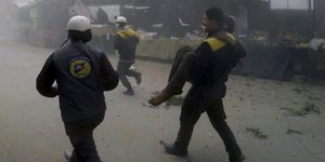 Συρία: Νέες καταγγελίες για χρήση χημικών στην Ιντλίμπ (Φωτογραφία: Syrian Civil Defense White Helmets via AP)