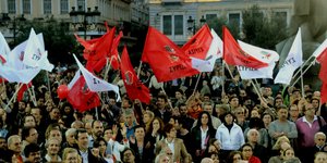 ΣΥΡΙΖΑ: «Μαυρογιαλούρος» ο Σαμαράς -Υπόσχεται θέσεις εργασίας πριν τις εκλογές