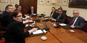 Στην δημοσιότητα τα πρακτικά των συσκέψεων των πολιτικών αρχηγών [έγγραφα]