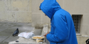 Από τους πεζόδρομους της Κηφισιάς στο συσσίτιο του Δήμου Αθηναίων