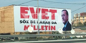 Το iefimerida.gr στην Τουρκία -Σκάνδαλο με τις αφίσες του Ερντογάν