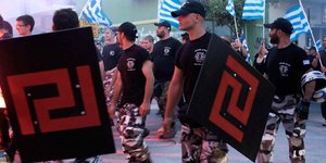 Ξανά στους δρόμους τα τάγματα εφόδου της ΧΑ: Απειλές στη Νίκαια την ημέρα των εκ