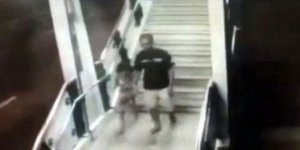 Δευτερόλεπτα πριν τη φρίκη στην Ταϊλάνδη :Ο βιαστής-δολοφόνος κρατάει από το χέρ