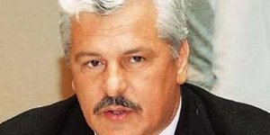 Βουλευτής της ΝΔ απειλεί μαζί με το ΠΑΜΕ να κρεμαστεί από τις πέργκολες