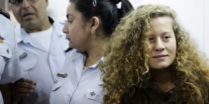 Η 17χρονη Παλαιστίνια Αχέντ Ταμίμι -Φωτογραφία: AP Photo/Mahmoud Illean