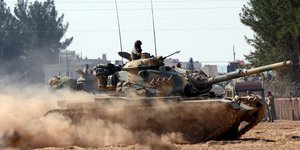Με τα γυμνάσια η Άγκυρα θέλει να στείλει μήνυμα στο Ερμπίλ (Φωτογραφίες: ΑΡ)