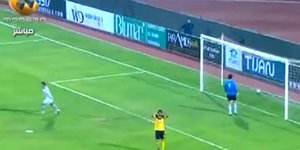 «Ξέχασε» να πιάσει την μπάλα και δέχτηκε ένα γελοίο γκολ [βίντεο]