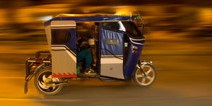 Στο Περού επιστράτευσαν 300 ταξί για να απογειωθεί ένα αεροπλάνο! [video] 