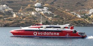 Ταχύπλοο με 58 επιβάτες «έβαλε νερά» λίγο πριν από τον απόπλου