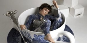 Μοντέλα στο φλυτζάνι: Η εκκεντρική φωτογράφιση των Στορς και Σνάιντερ [εικόνες]