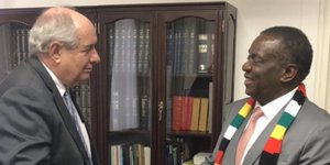 Η συνάντηση του Τέρενς Κουίκ με τον πρόεδρο της Ζιμπάμπουε