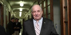 Ο υφυπουργός Εξωτερικών Τερενς Κουίκ- φωτογραφία sooc.gr