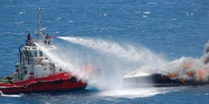 Φωτιά σε θαλαμηγό στα ανοιχτά της Εύβοιας