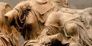 Εχει δίκιο ο Τζορτζ Κλούνεϊ; -Η Guardian ρωτάει τους αναγνώστες της αν πρέπει να