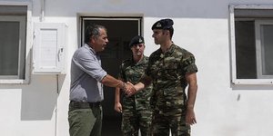 Ο Σταύρος Θεοδωράκης στο Αγαθονήσι (Φωτογραφία: Θοδωρής Μανωλόπουλος)