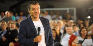 Πυρά Θεοδωράκη για τη νέα κυβέρνηση: Το μόνο που ενδιαφέρει Σαμαρά -Βενιζέλο είν