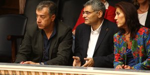 Στη Βουλή ο Σταύρος Θεοδωράκης για να... πάρει κλίμα