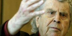 Θεοδωράκης: Έξω οι πολιτικοί από τις παρελάσεις γιατί τις μολύνουν