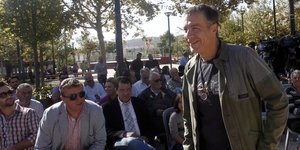 Ο Θεοδωράκης στη Φυλή: Ντροπή για την Ελλάδα να καταλήγουν εδώ ακόμη και τα σκου