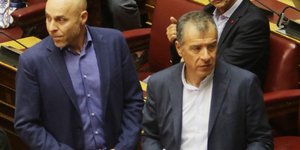 Ο Γιώργος Αμυράς και ο Σταύρος Θεοδωράκης / Φωτογραφία: EUROKINISSI/ΓΙΑΝΝΗΣ ΠΑΝΑΓΟΠΟΥΛΟΣ