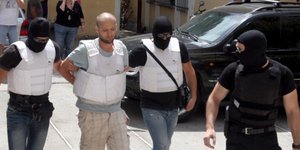 Θεοφίλου: «Δεν ήμουν στην Πάρο» - Προσωρινά κρατούμενος ο 29χρονος