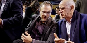 Παλαιότερο στιγμιότυπο των Θ. Θεοχαρόπουλου και Γ. Παπανδρέου / Φωτογραφία: EUROKINISSI