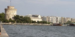 Μυστήριο με βουτιά αυτοκινήτου στο Θερμαϊκό- Νεκρή μία γυναίκα